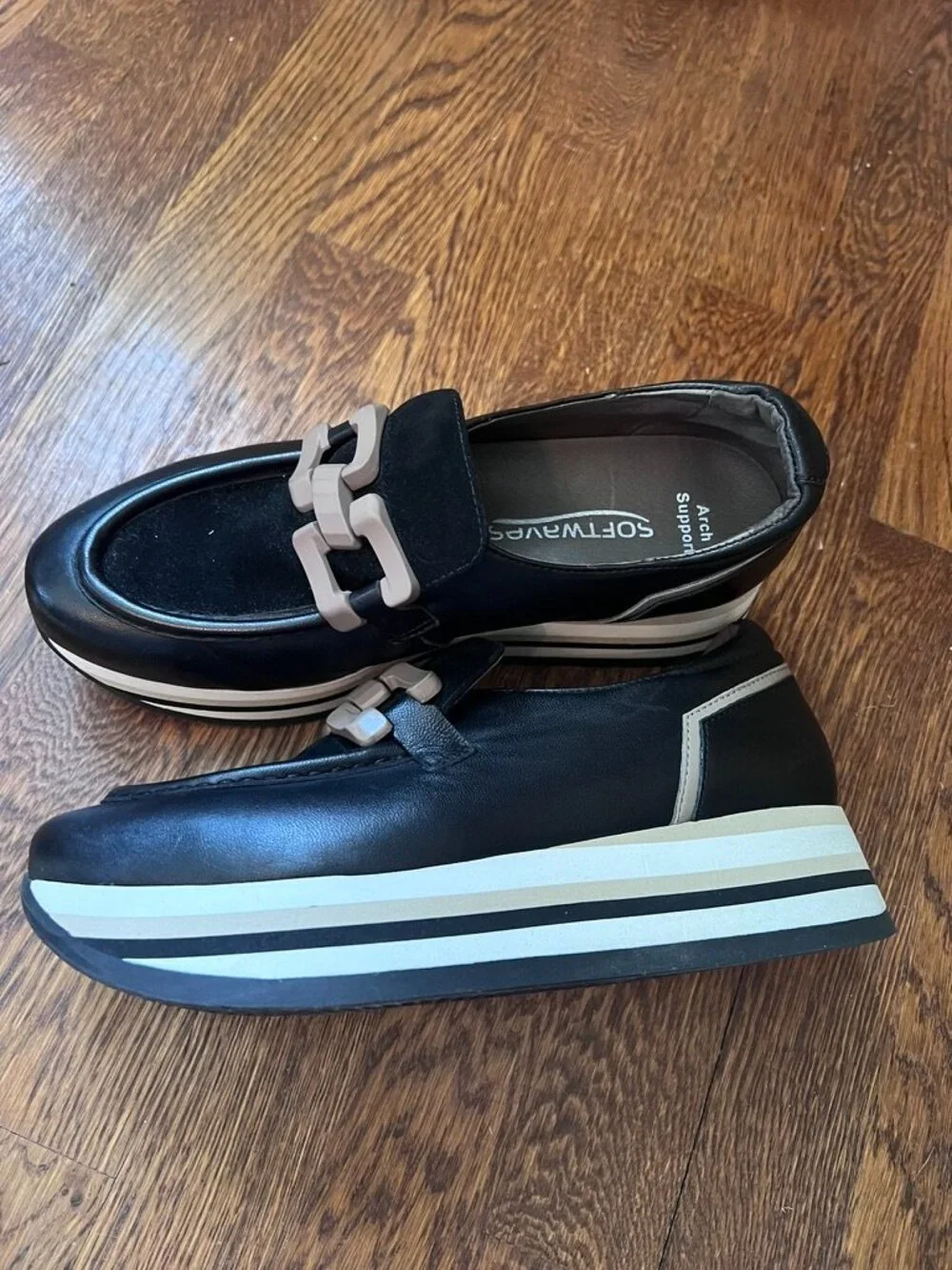 Gently USED SOFTWAVES women's cathy loafers in black taupe 9 - Picture 3 of 4